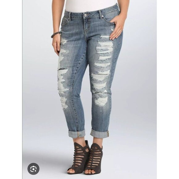 Torrid Boyfriend Premium Stretch Jeans 24R Medium Wash Cropped Distressed - Picture 4 of 12
